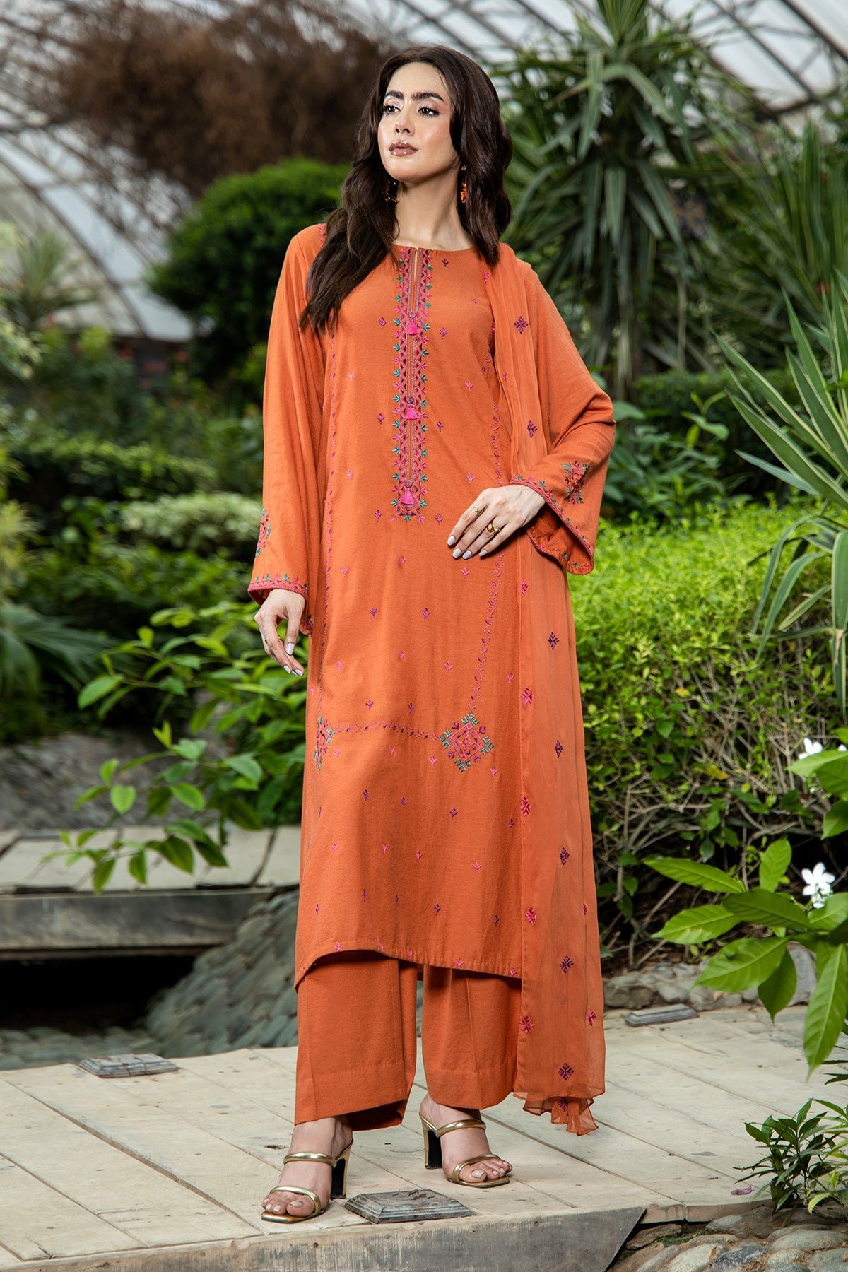 PRET EMBROIDERED KARANDI LAWN 3 PCS